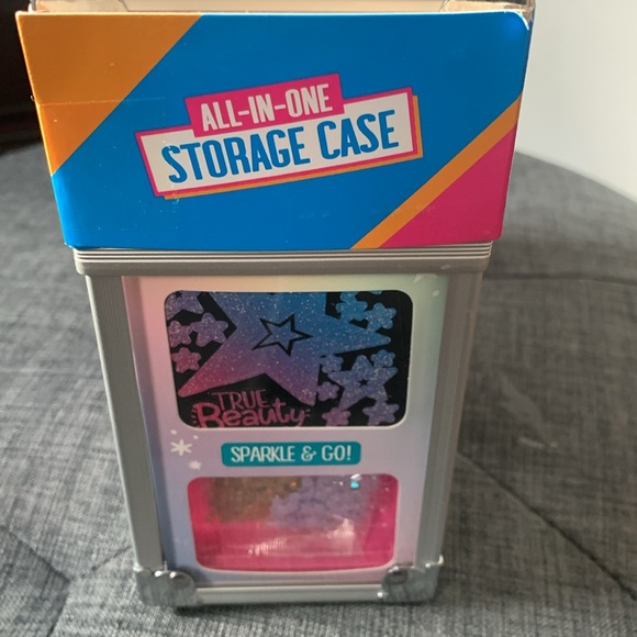 My Look On- the -Go Beauty Caddy. - Picture 3 of 6